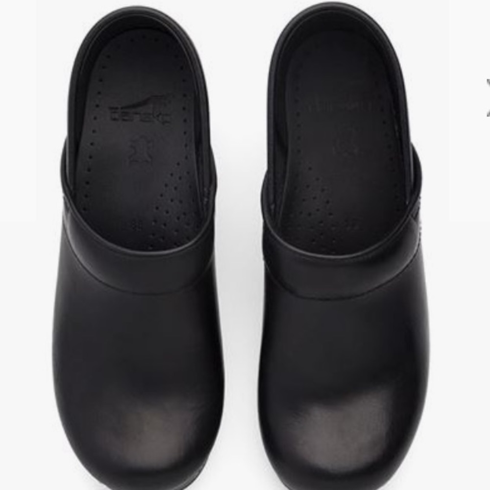 Dansco Professional Black Cabrio clogs size 39- 8.5 / 9